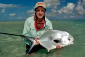 Traumhafte Fischerei auf Bonefish, Permit, Tarpon und Snook. Die besten Chancen auf einen Grand Slam für Fliegenfischer.