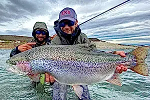 Jurassic Lake - Fliegenfischen auf große Regenbogenforellen